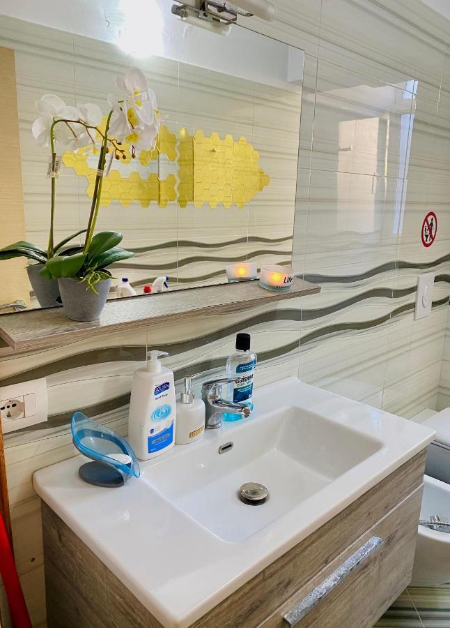 Ultra Apartments 'New Baazar 2' Тирана Екстериор снимка