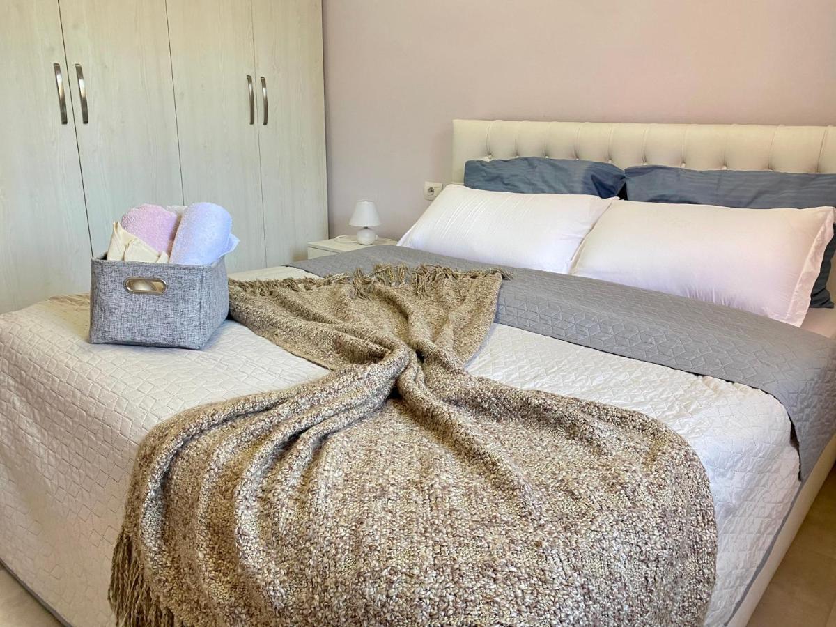 Ultra Apartments 'New Baazar 2' Тирана Екстериор снимка