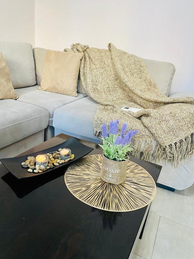 Ultra Apartments 'New Baazar 2' Тирана Екстериор снимка